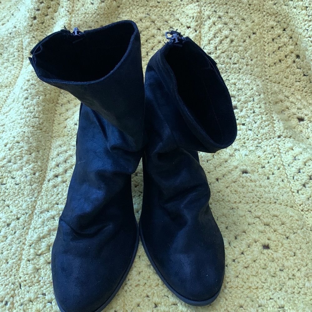 Very G Women's Black Suede Ankle Boots Size 9 Slouchy Block Heel Booties Zip